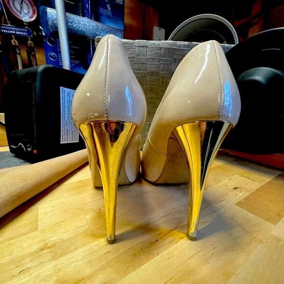 Guess Patton Leather Pumps Nude with Gold Heel - Picture 2 of 8